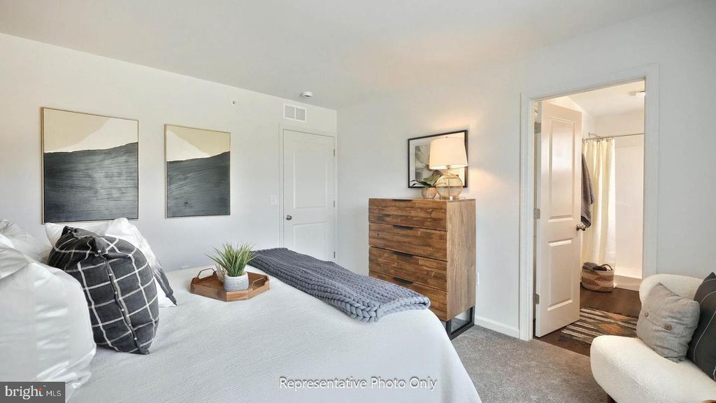 Image 15 of property listing at 30 N CONIFER DR, Elizabethtown, PA 17022