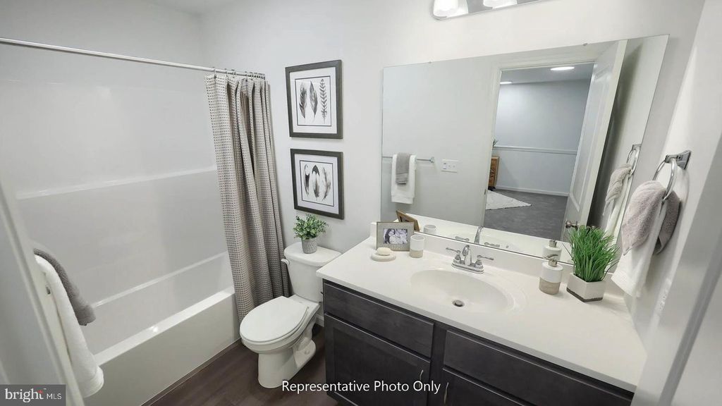 Image 17 of property listing at 30 N CONIFER DR, Elizabethtown, PA 17022