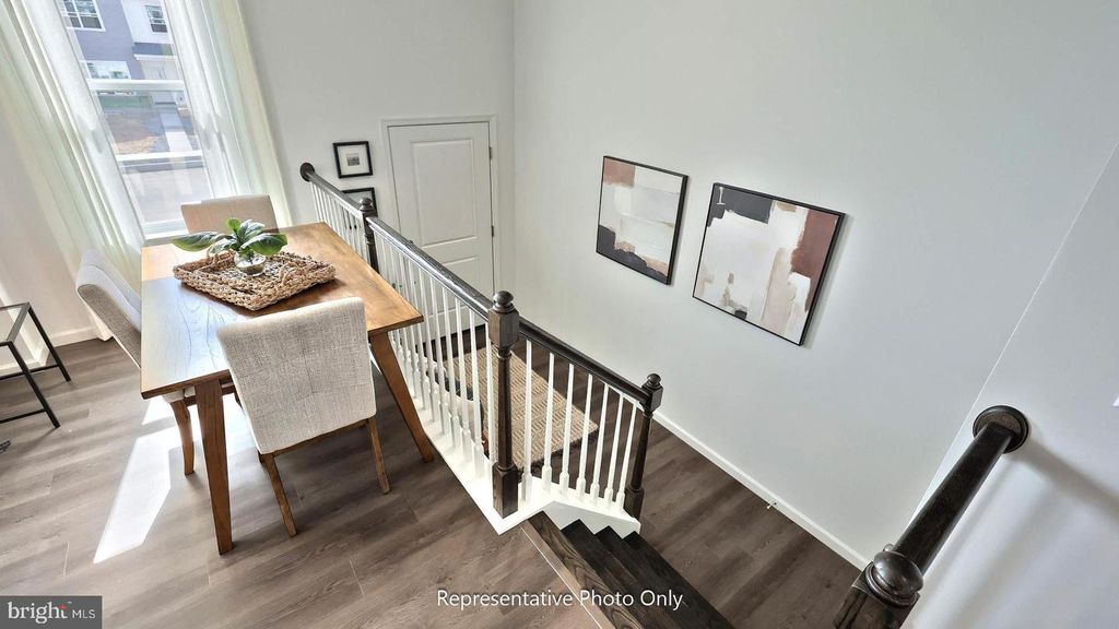 Image 3 of property listing at 30 N CONIFER DR, Elizabethtown, PA 17022