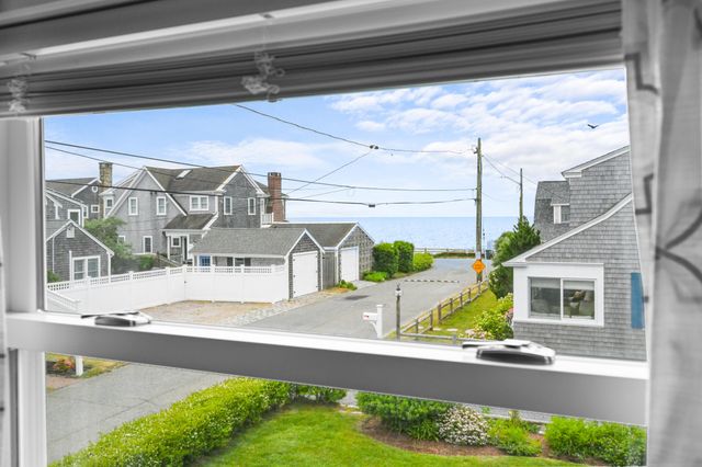 12 Wyndemere Bluffs Road, Harwich Port, MA 02646