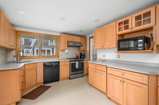12 Wyndemere Bluffs Road, Harwich Port, MA 02646