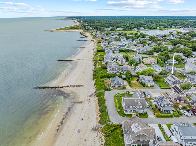 12 Wyndemere Bluffs Road, Harwich Port, MA 02646