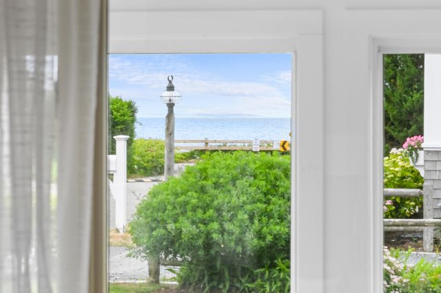 12 Wyndemere Bluffs Road, Harwich Port, MA 02646