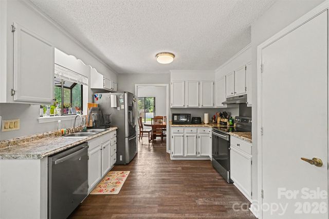 611 Mattingwood Drive, Charlotte, NC 28270