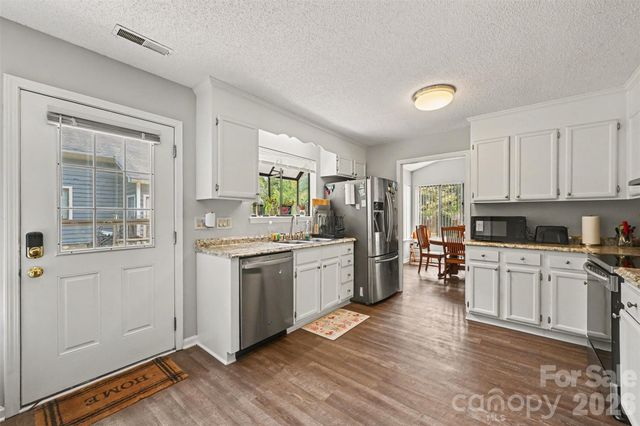 611 Mattingwood Drive, Charlotte, NC 28270