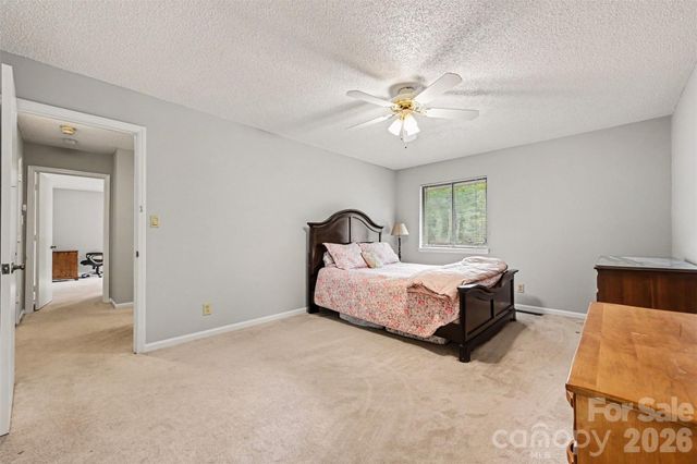 611 Mattingwood Drive, Charlotte, NC 28270