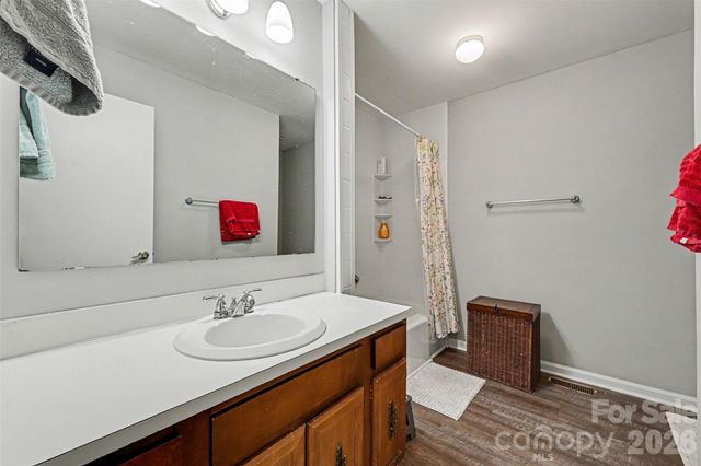 611 Mattingwood Drive, Charlotte, NC 28270