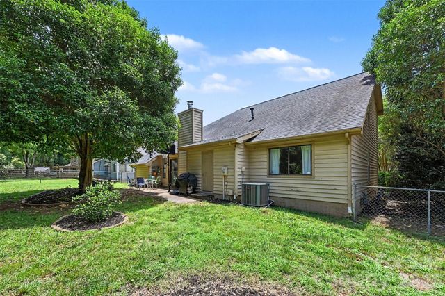 611 Mattingwood Drive, Charlotte, NC 28270