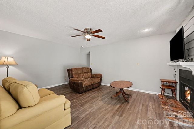 611 Mattingwood Drive, Charlotte, NC 28270