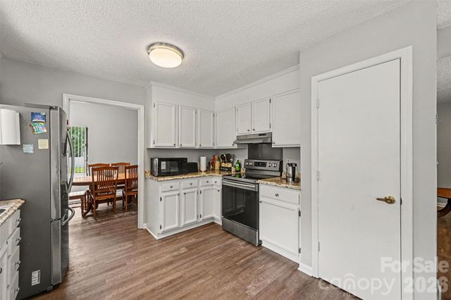 611 Mattingwood Drive, Charlotte, NC 28270