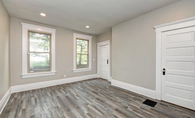 1050 Oak Street, Columbus, OH 43205