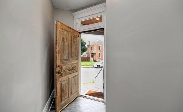 1050 Oak Street, Columbus, OH 43205