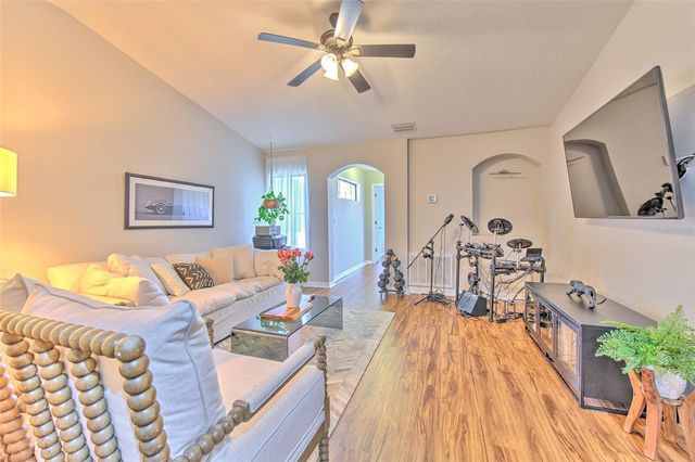 11808 13TH WAY N, St Petersburg, FL 33716