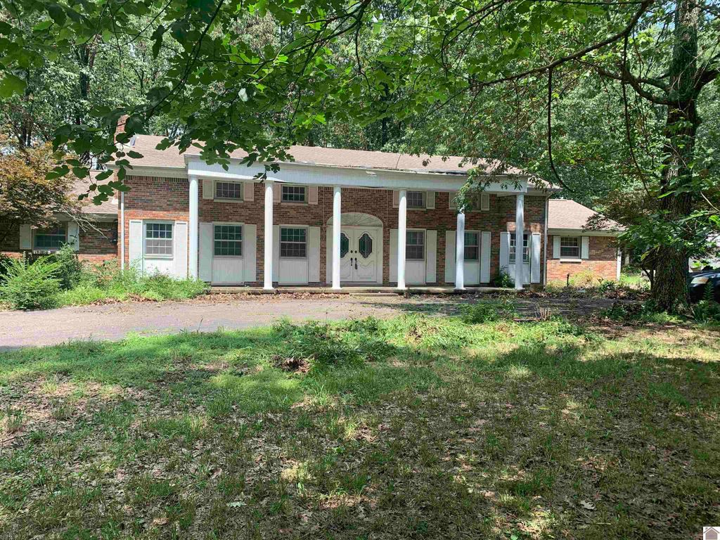 2250 Sunset Dr, Paducah, KY 42003