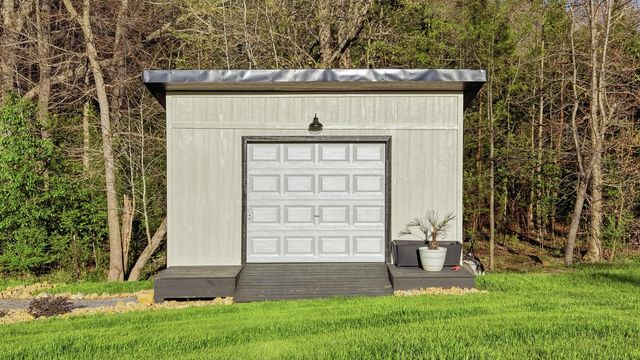 417 S Mcdonald Road, Mcdonald, TN 37353