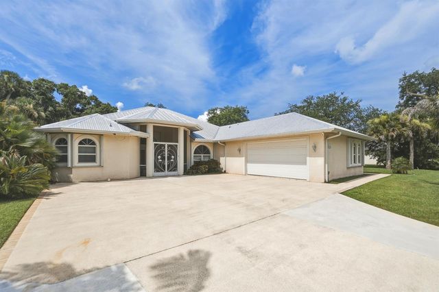 2305 Winding Creek Lane, Fort Pierce, FL 34981