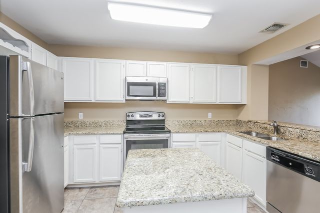 4031 Rocky Ledge Drive, Balch Springs, TX 75180