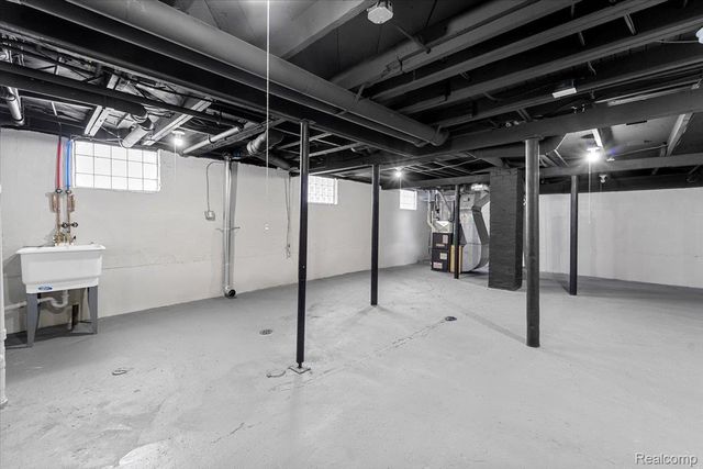 30619 Maplewood Street, Garden City, MI 48135