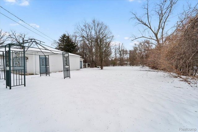 30619 Maplewood Street, Garden City, MI 48135