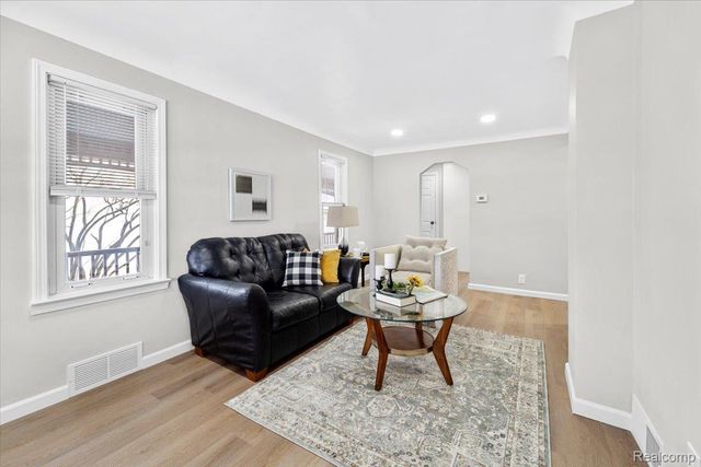 30619 Maplewood Street, Garden City, MI 48135