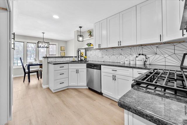 30619 Maplewood Street, Garden City, MI 48135