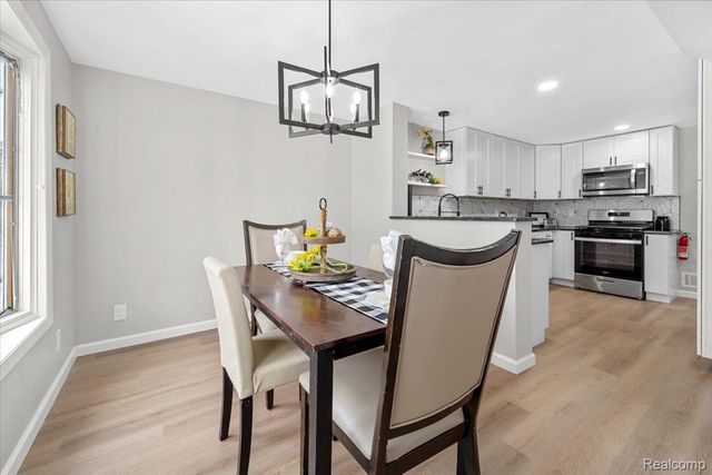 30619 Maplewood Street, Garden City, MI 48135