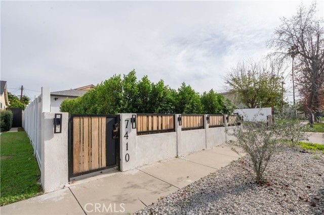 7410 Cozycroft Avenue, Winnetka (los Angeles), CA 91306