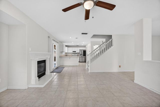 27 Blue Fern Ct, Sacramento, CA 95833