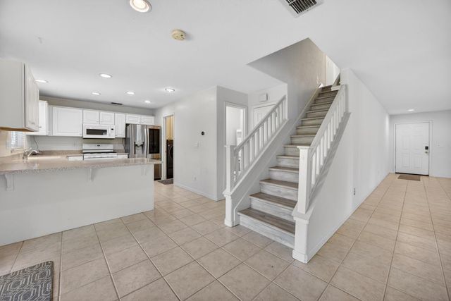 27 Blue Fern Ct, Sacramento, CA 95833