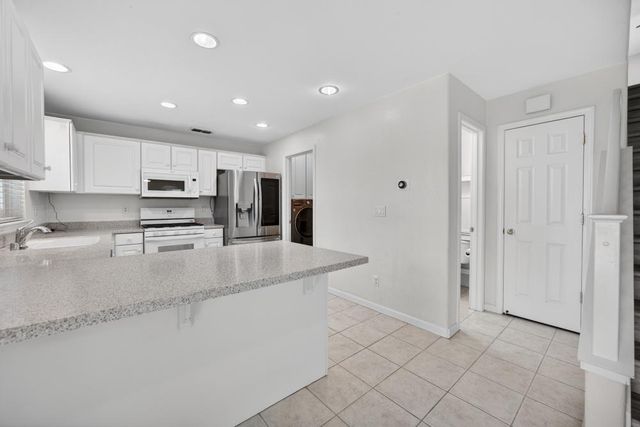 27 Blue Fern Ct, Sacramento, CA 95833