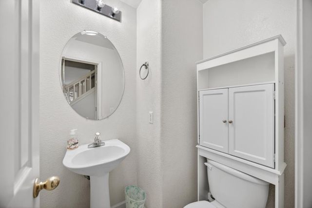 27 Blue Fern Ct, Sacramento, CA 95833