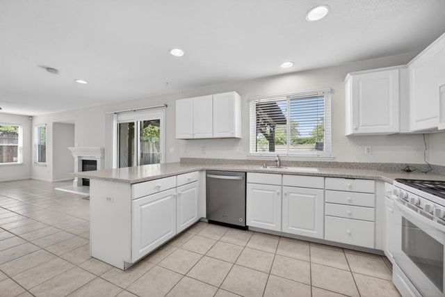 27 Blue Fern Ct, Sacramento, CA 95833