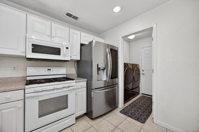 27 Blue Fern Ct, Sacramento, CA 95833