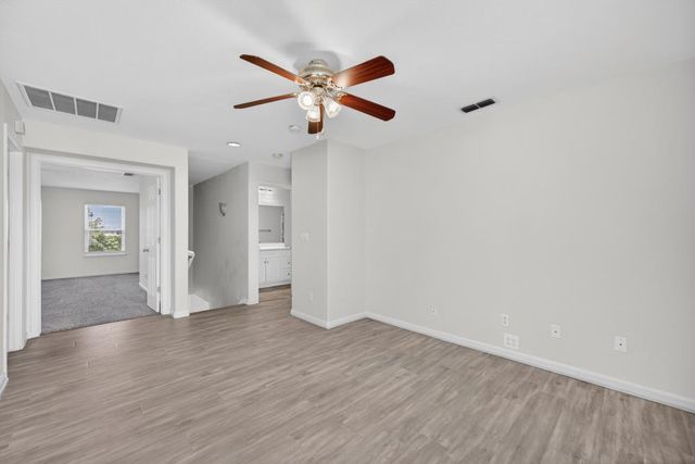 27 Blue Fern Ct, Sacramento, CA 95833