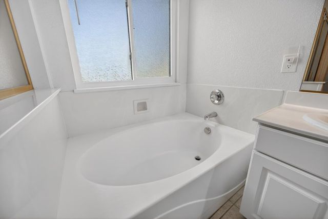 27 Blue Fern Ct, Sacramento, CA 95833