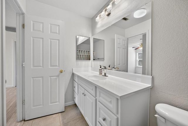 27 Blue Fern Ct, Sacramento, CA 95833