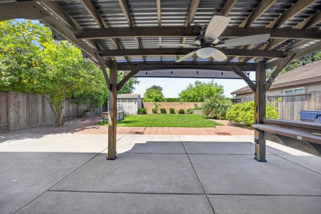 27 Blue Fern Ct, Sacramento, CA 95833