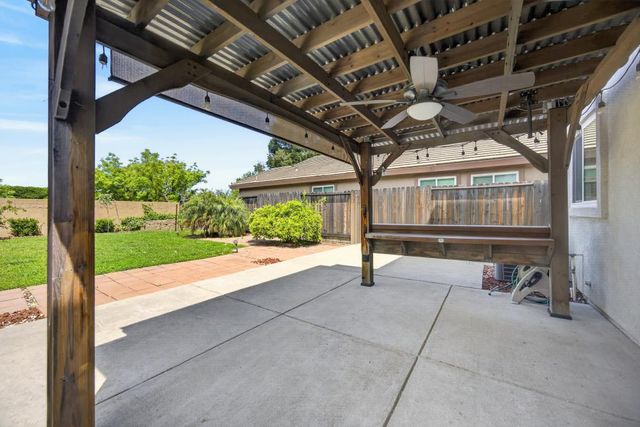 27 Blue Fern Ct, Sacramento, CA 95833