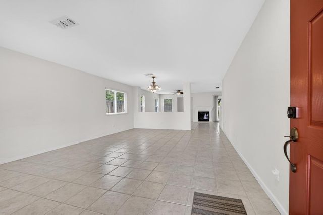 27 Blue Fern Ct, Sacramento, CA 95833