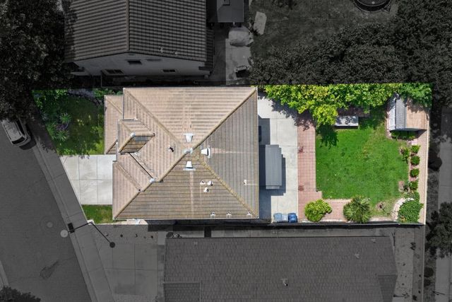 27 Blue Fern Ct, Sacramento, CA 95833