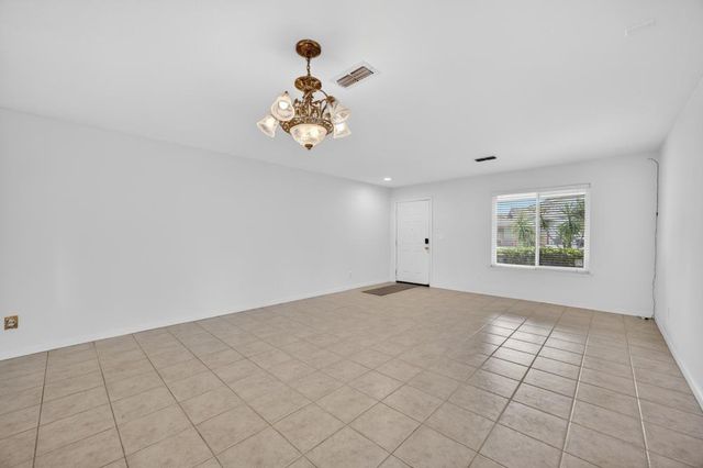 27 Blue Fern Ct, Sacramento, CA 95833