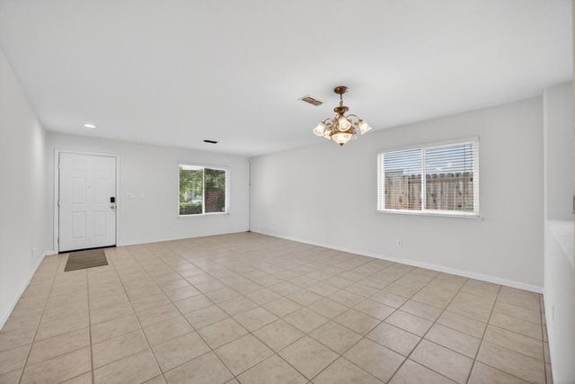 27 Blue Fern Ct, Sacramento, CA 95833