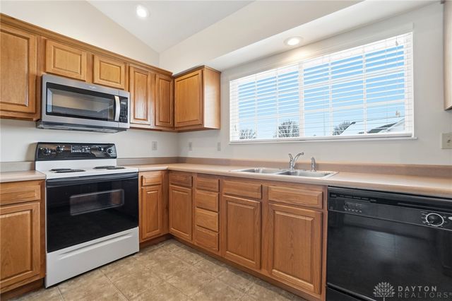 1711 Pinehurst Drive, Springfield, OH 45502