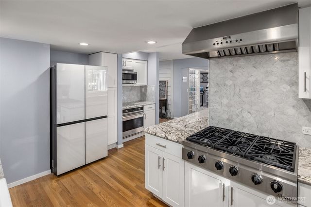 11925 Manzanita Lane NE, Bainbridge Island, WA 98110