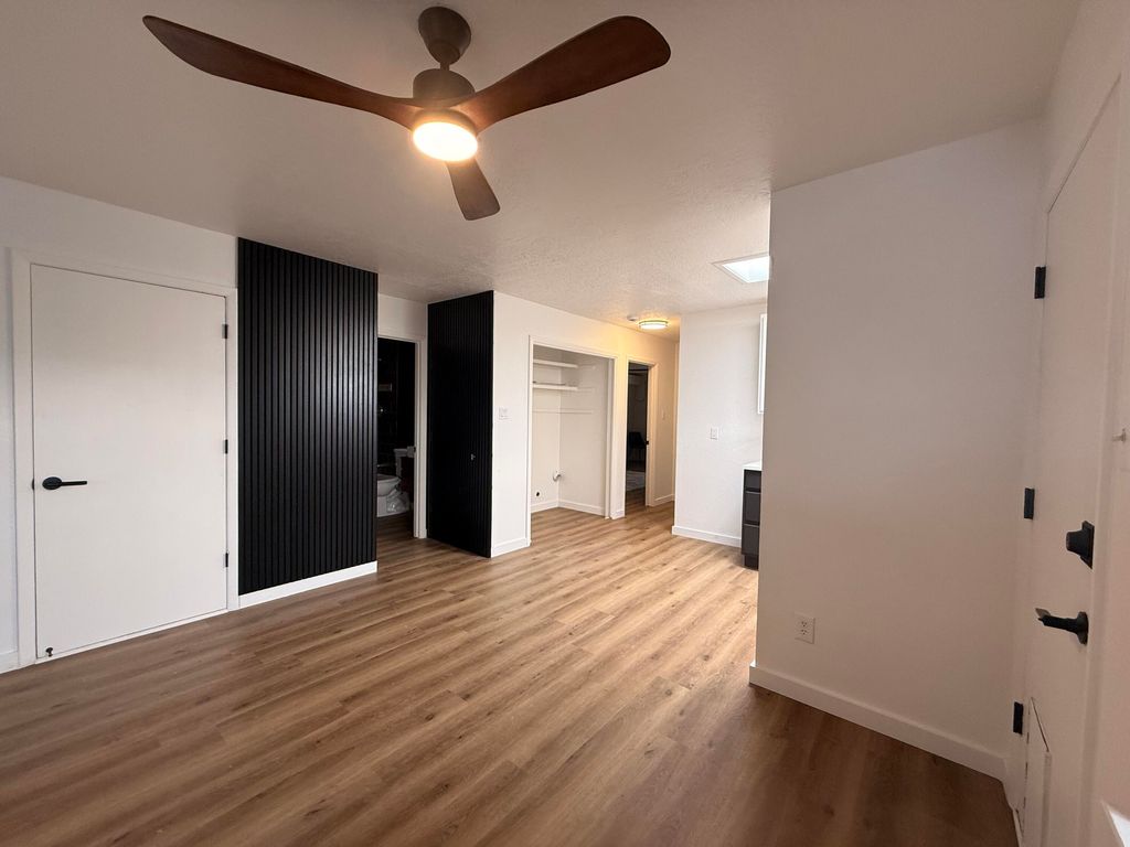 Image 10 of property listing at 6049 Namath Avenue NW, Albuquerque, NM 87120