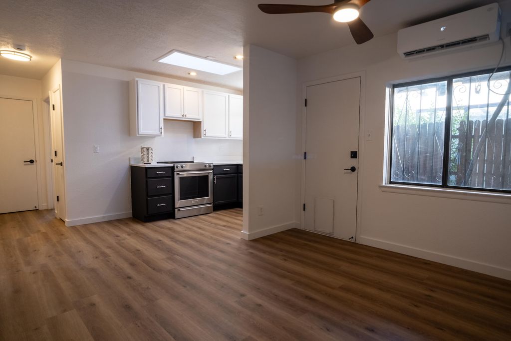Image 11 of property listing at 6049 Namath Avenue NW, Albuquerque, NM 87120