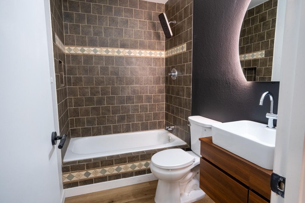 Image 13 of property listing at 6049 Namath Avenue NW, Albuquerque, NM 87120