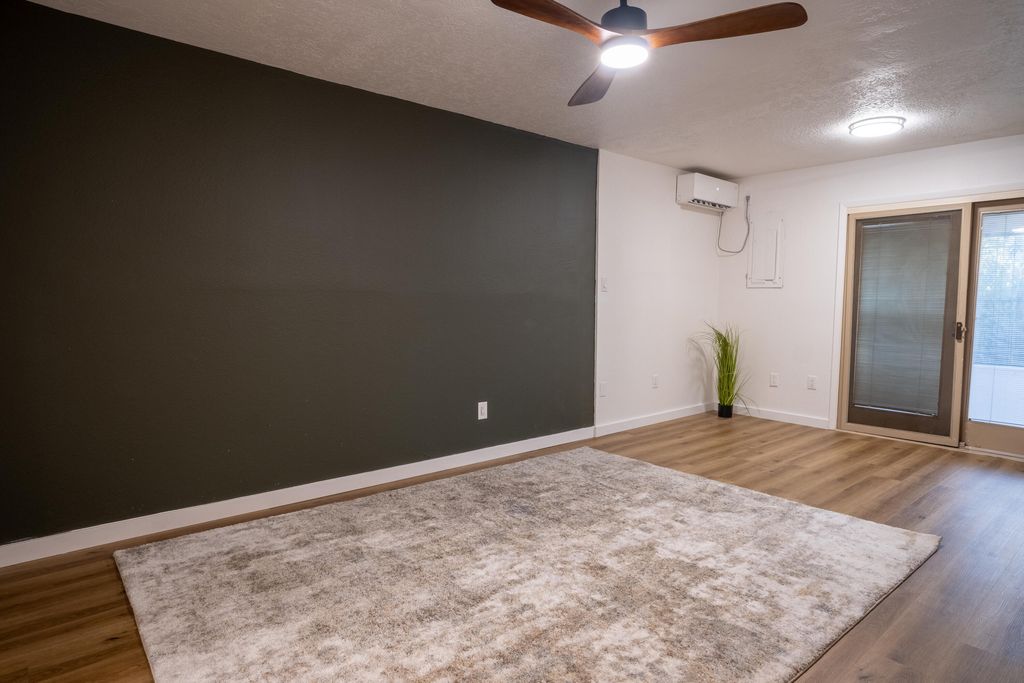 Image 14 of property listing at 6049 Namath Avenue NW, Albuquerque, NM 87120