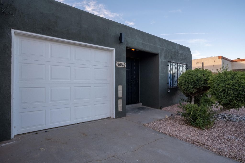 Image 2 of property listing at 6049 Namath Avenue NW, Albuquerque, NM 87120