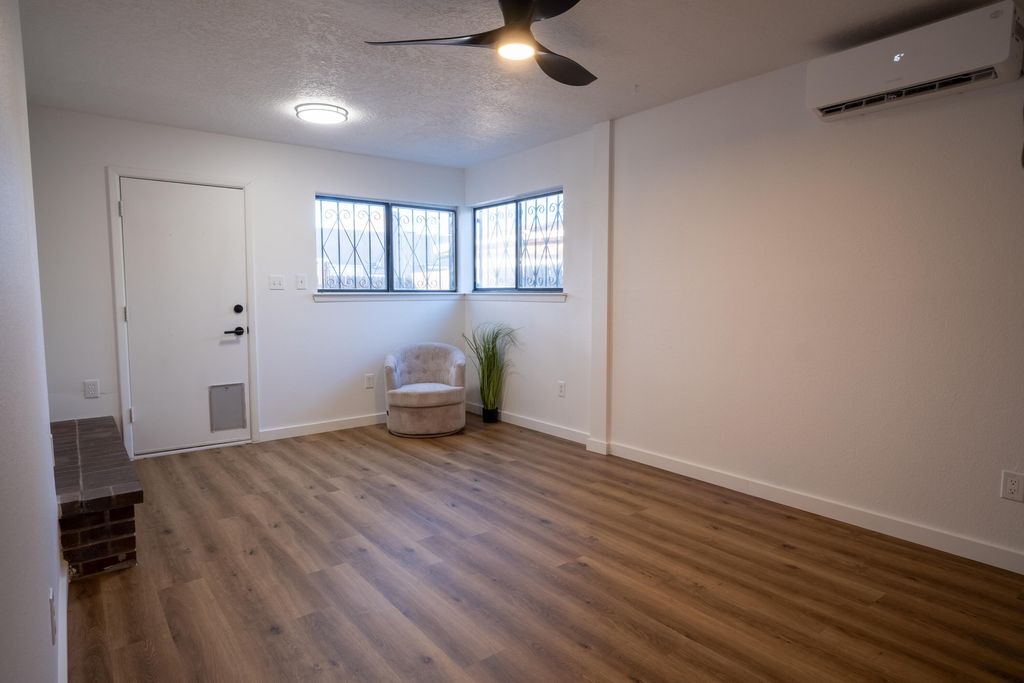 Image 20 of property listing at 6049 Namath Avenue NW, Albuquerque, NM 87120